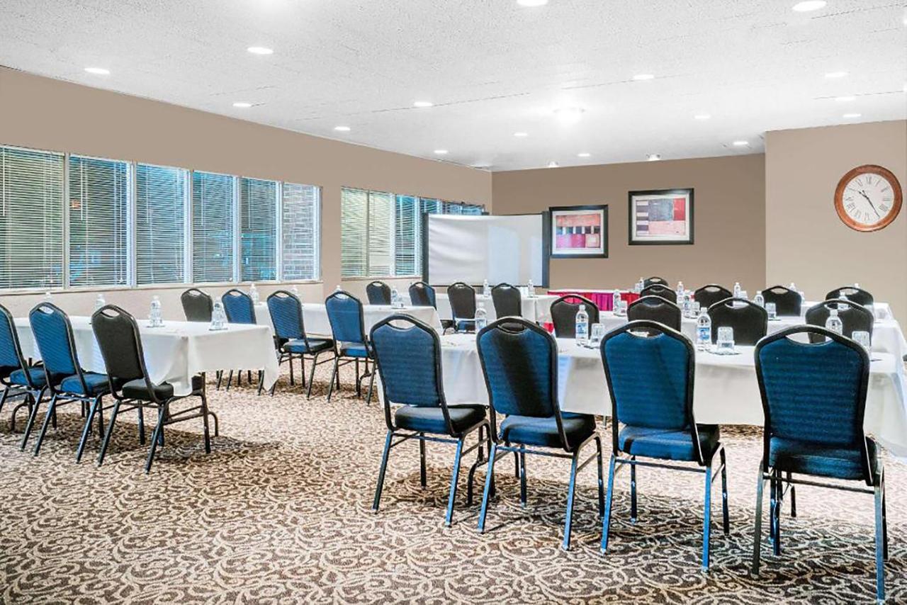 Norwood Inn & Suites La Crosse Zewnętrze zdjęcie